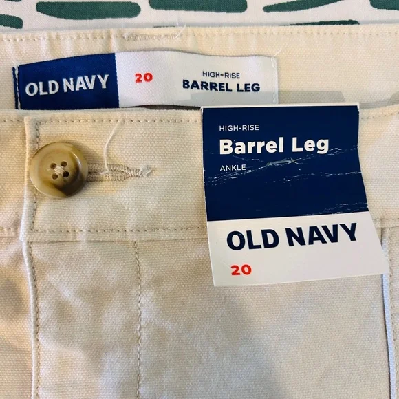 NWT Old Navy High Rise Barrel Leg Ankle Pants Cream Size 20 - Picture 2 of 5